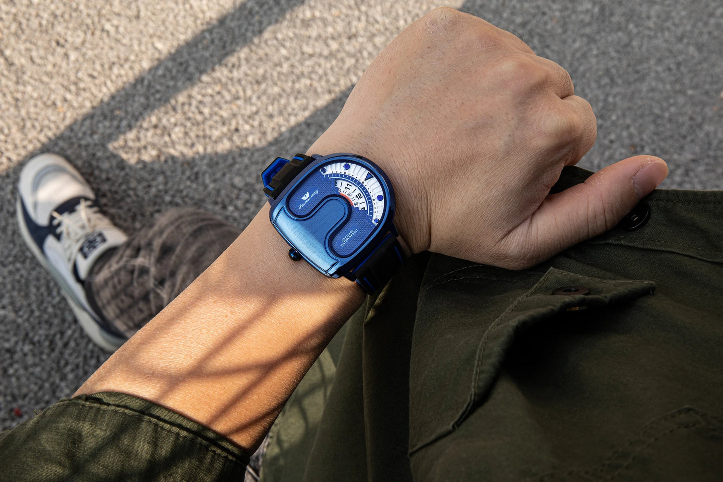 Creative U-Shape Dial Men’s Watch – Luxury Style Quartz Timepiece